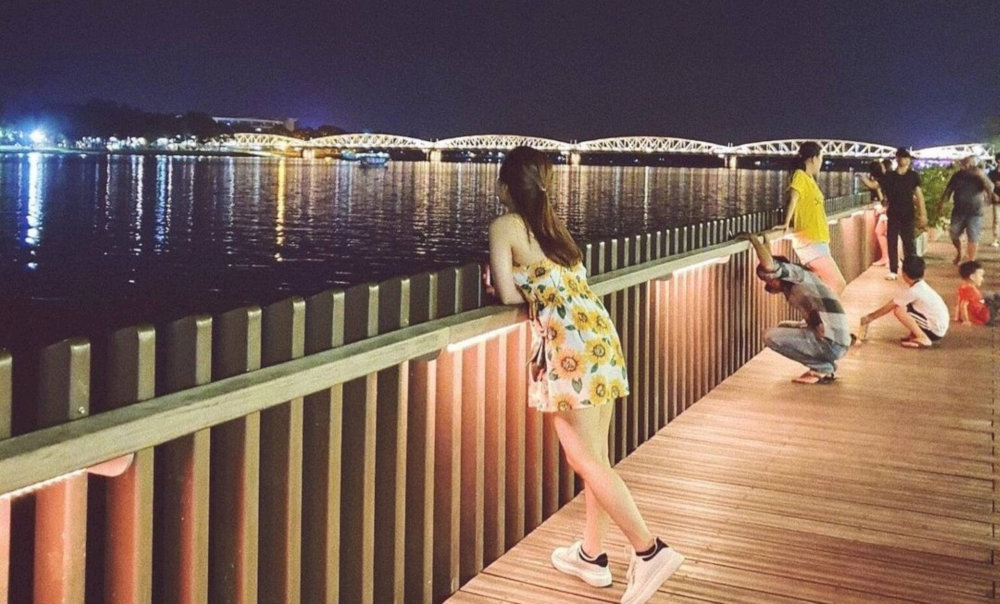 Lim Wooden Bridge is an ideal place for a leisurely walk and relaxation